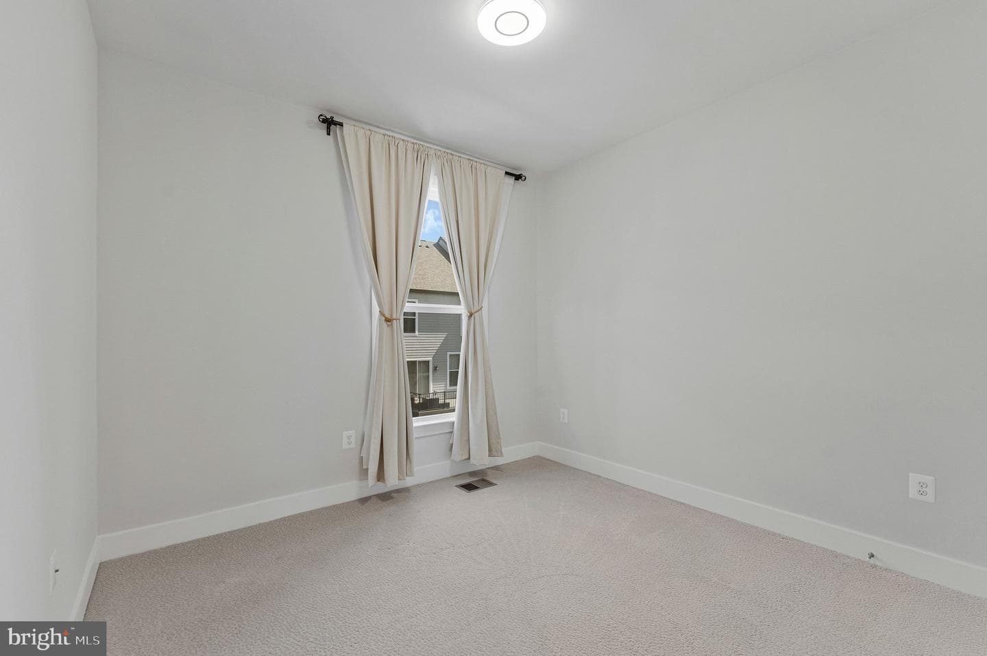 2491 Liberty Loop photo 33