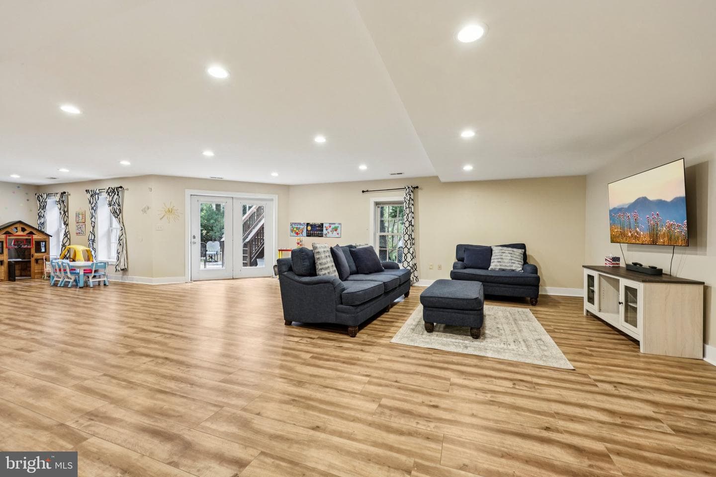 7902 Greenebrook Court photo 54