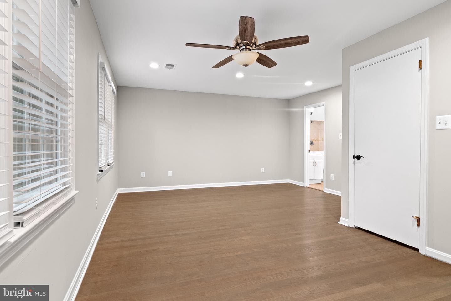 4727 Exeter Street photo 13