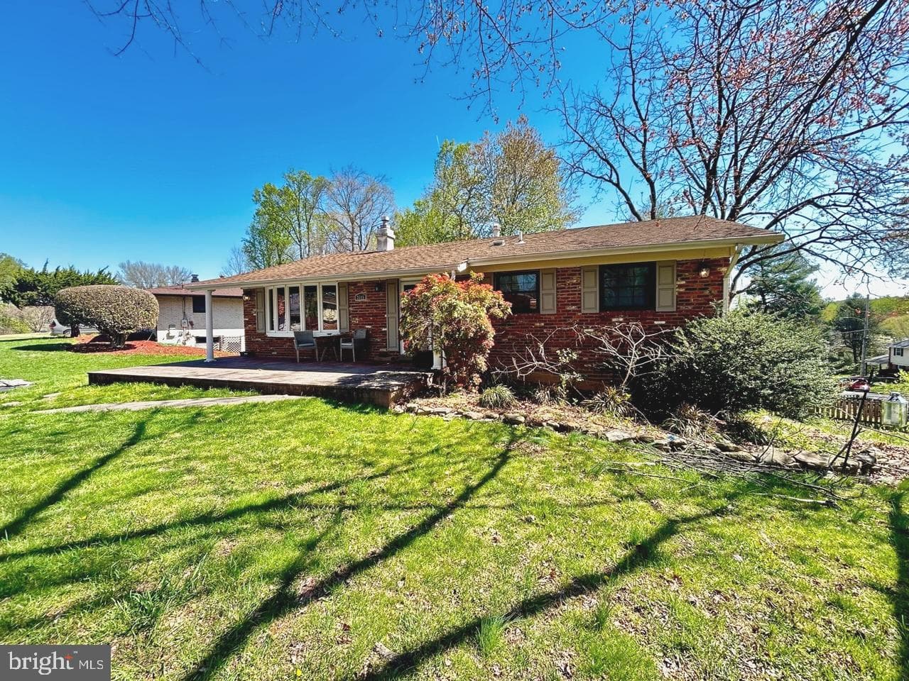 3715 Moss Drive, Annandale
