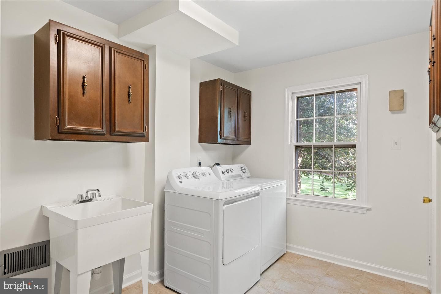 6212 Nethercombe Court photo 32