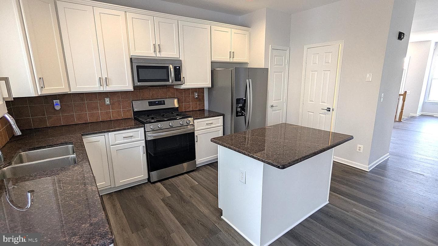 2593 James Madison Circle photo 10