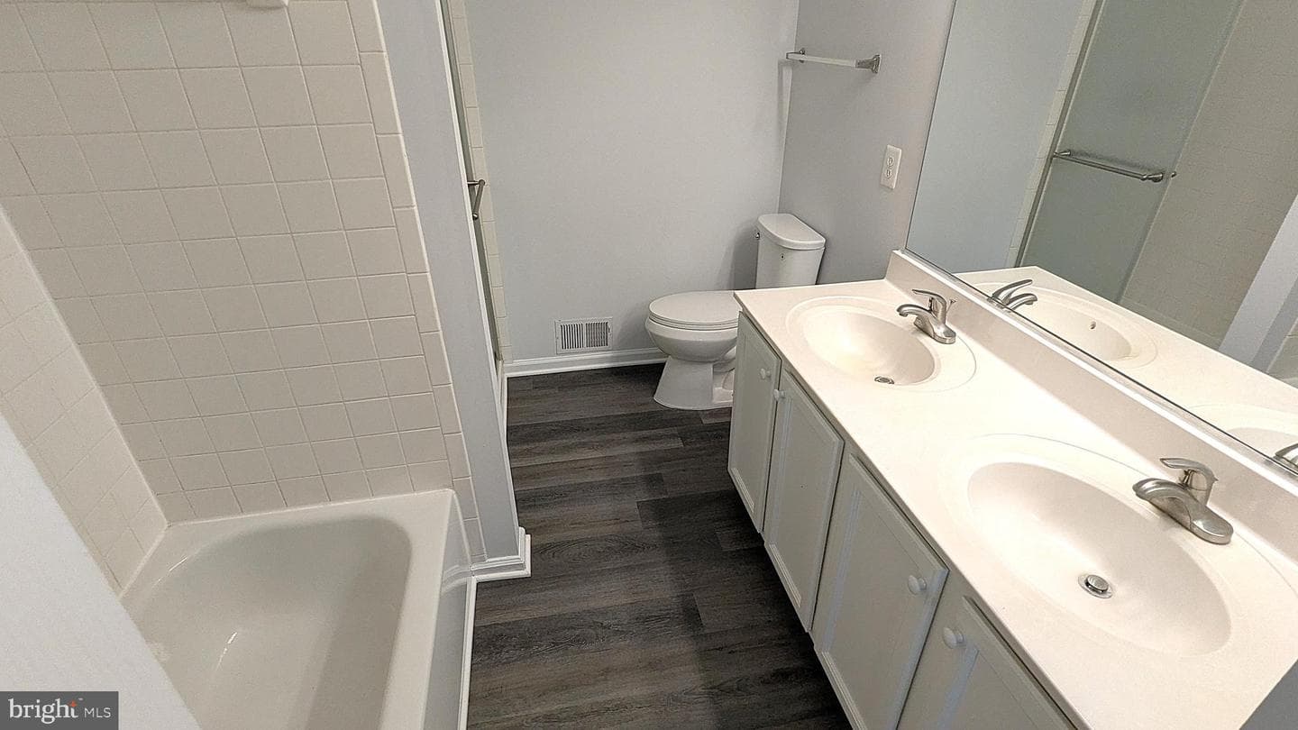 2593 James Madison Circle photo 25