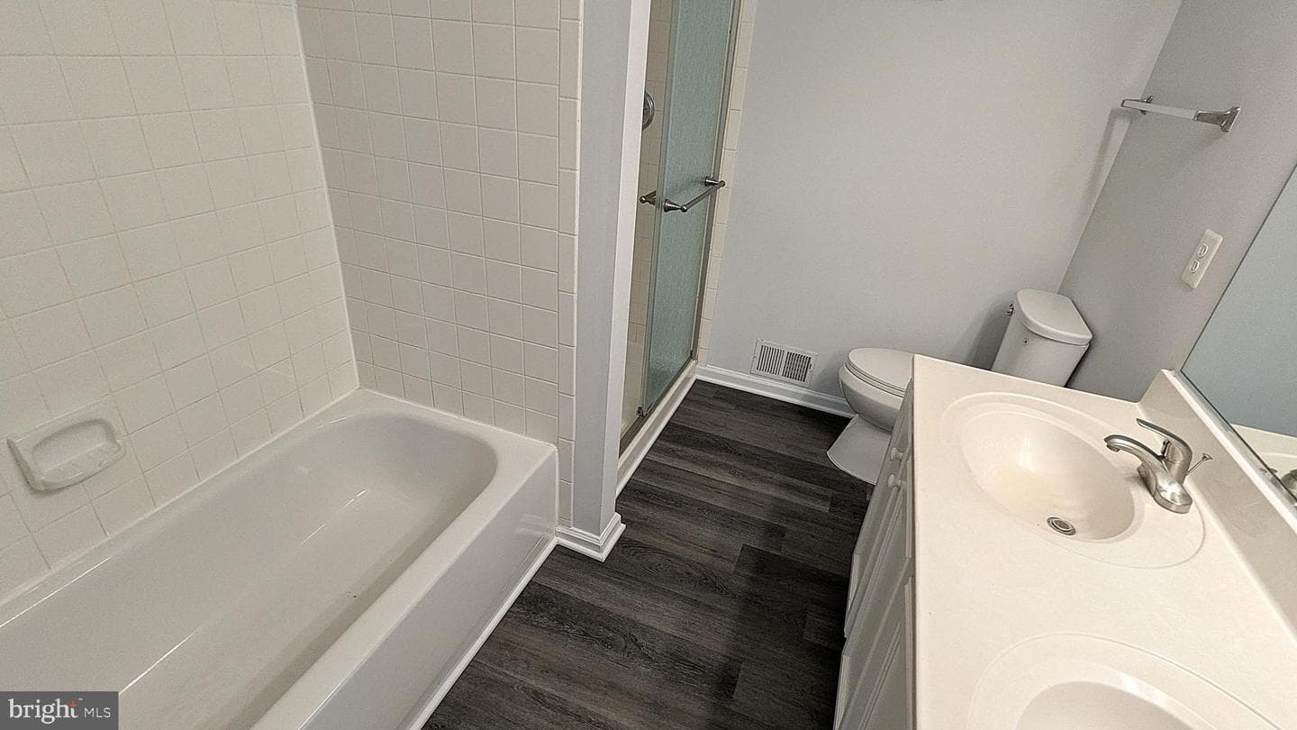 2593 James Madison Circle photo 26