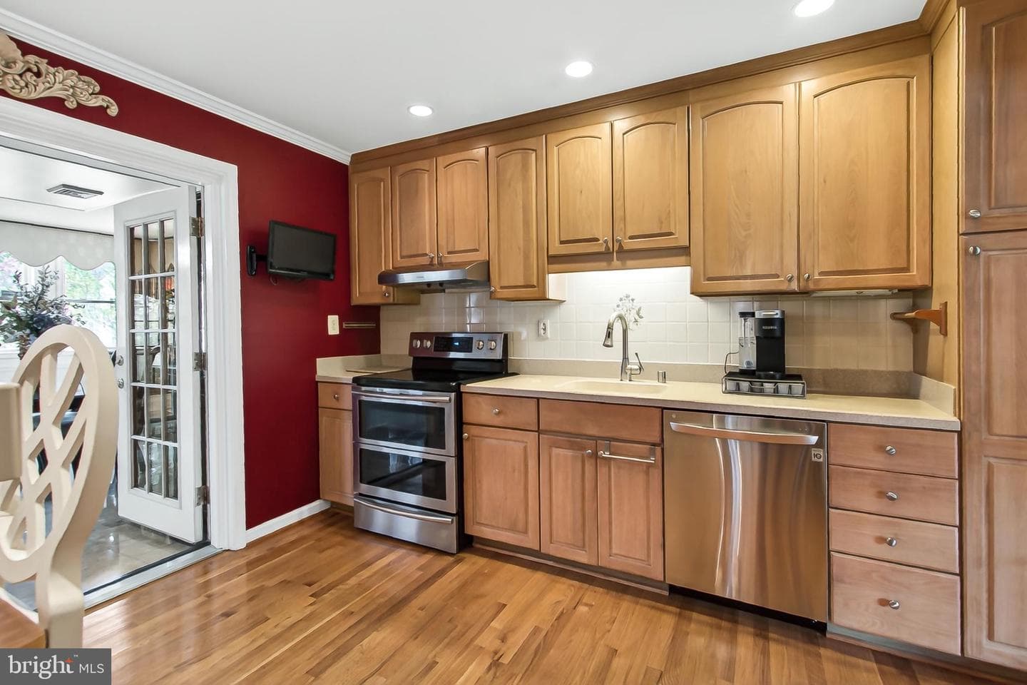 7052 Wardell Street photo 15