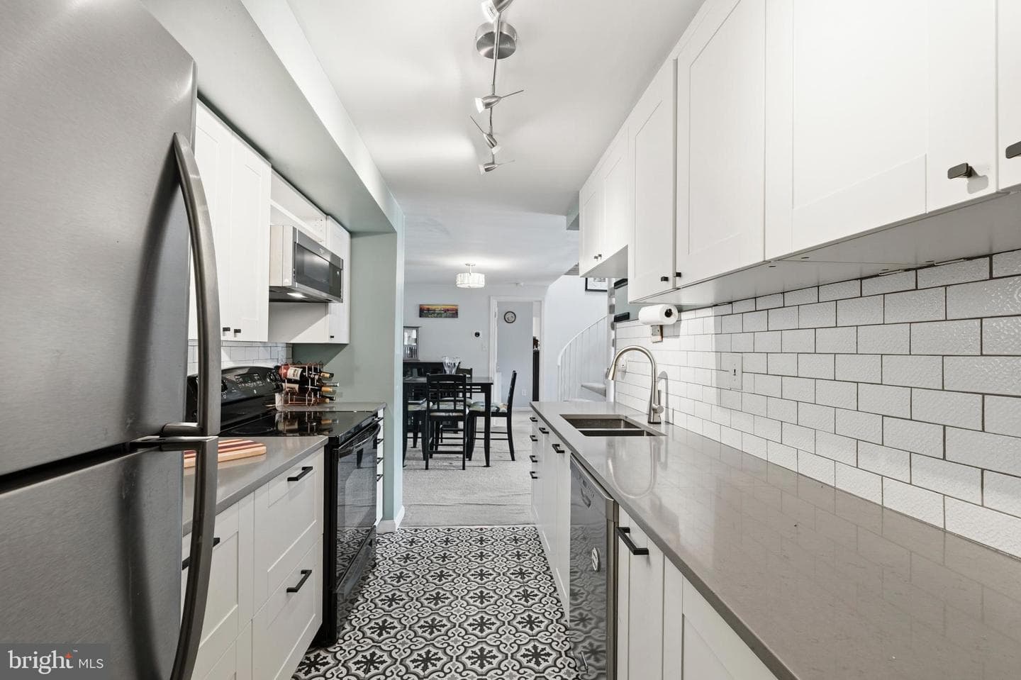 6060 Essex House Square photo 13