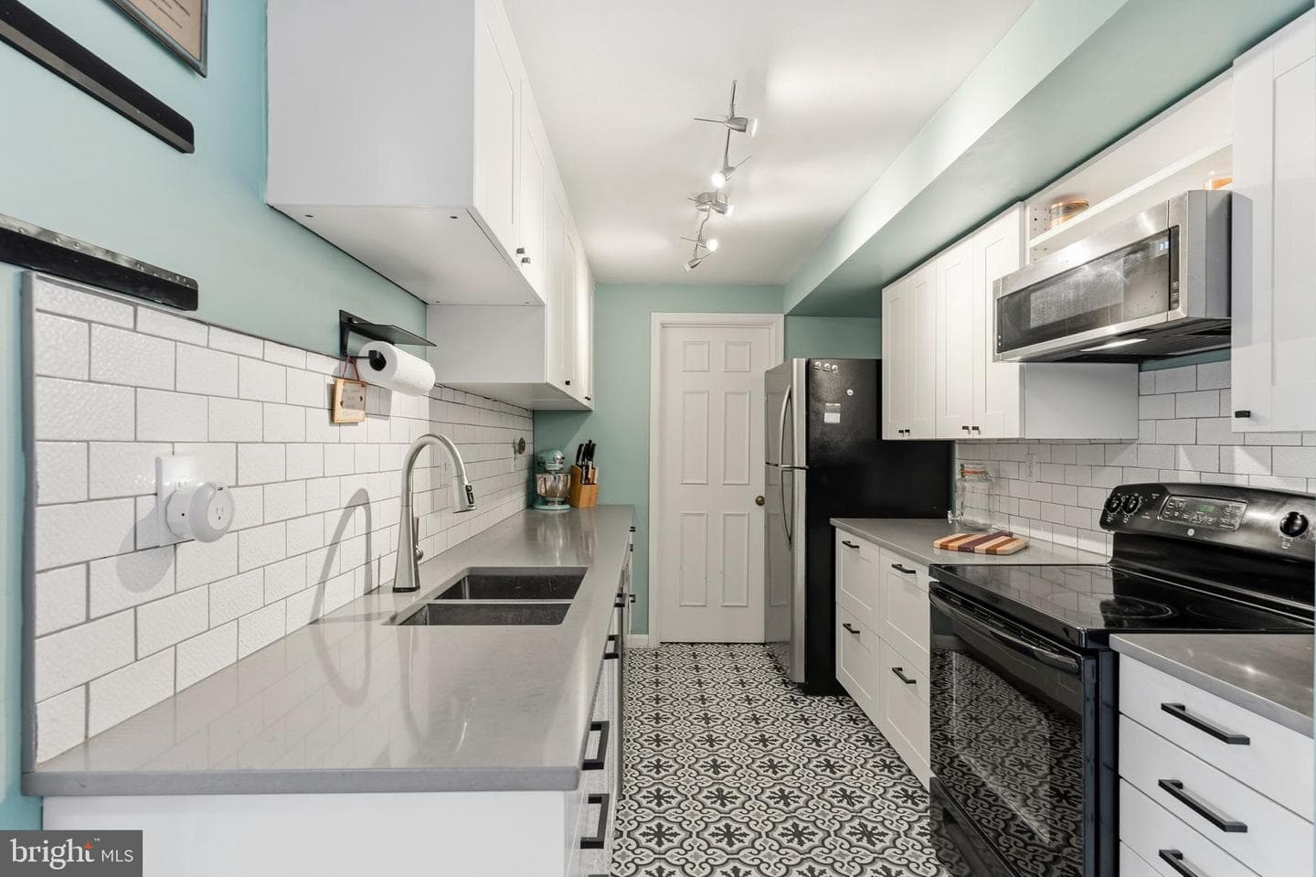 6060 Essex House Square photo 14