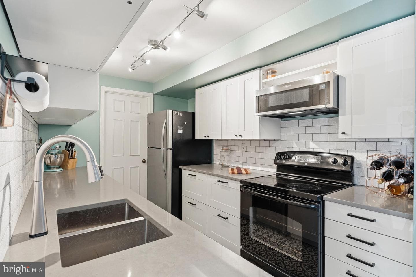 6060 Essex House Square photo 15