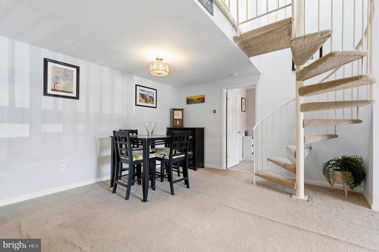 6060 Essex House Square photo 18