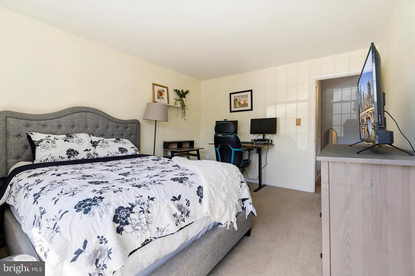 6060 Essex House Square photo 28