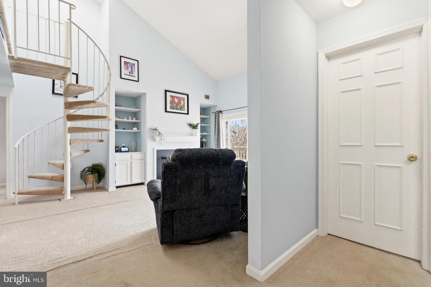 6060 Essex House Square photo 7