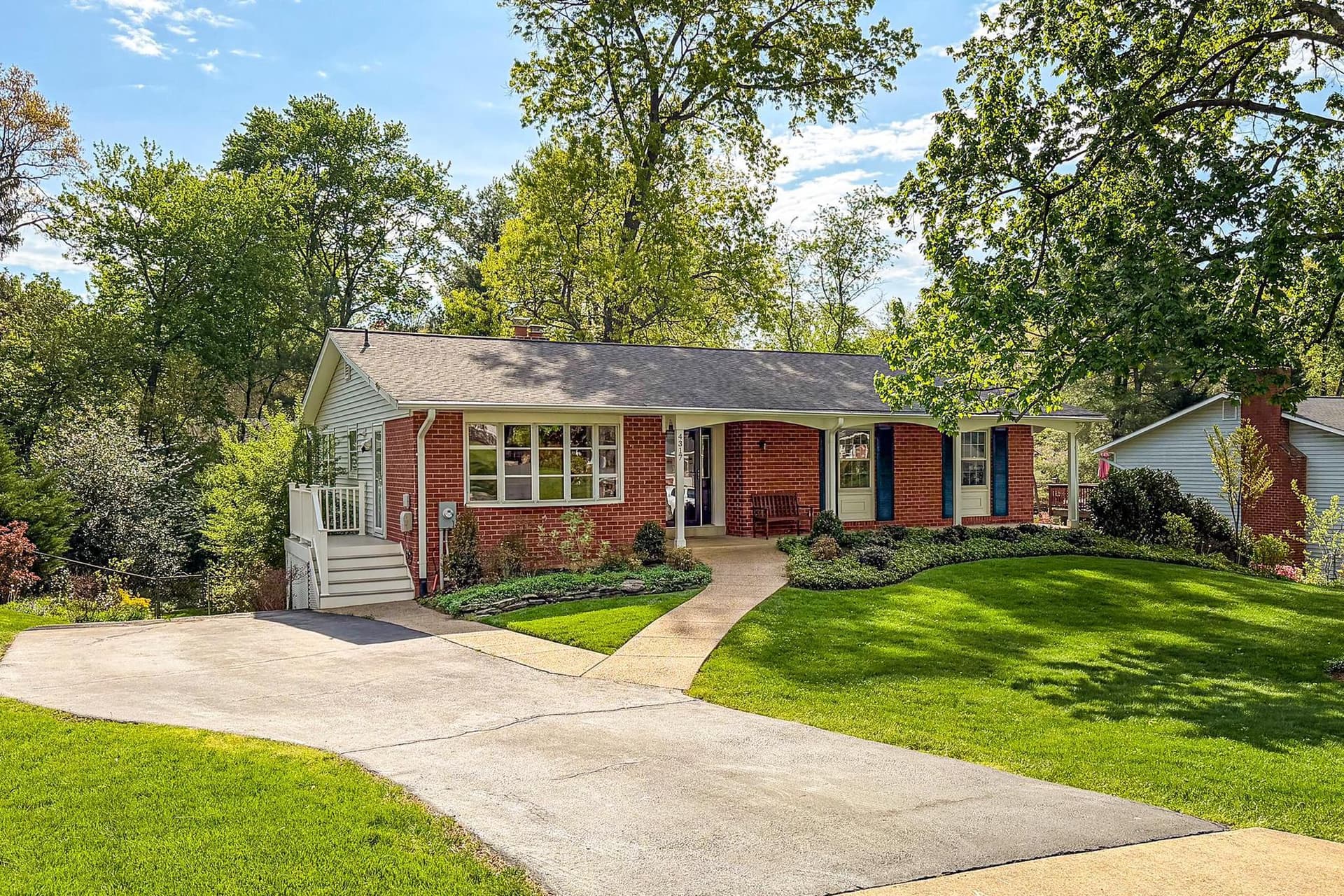 4317 Selkirk Drive photo 3