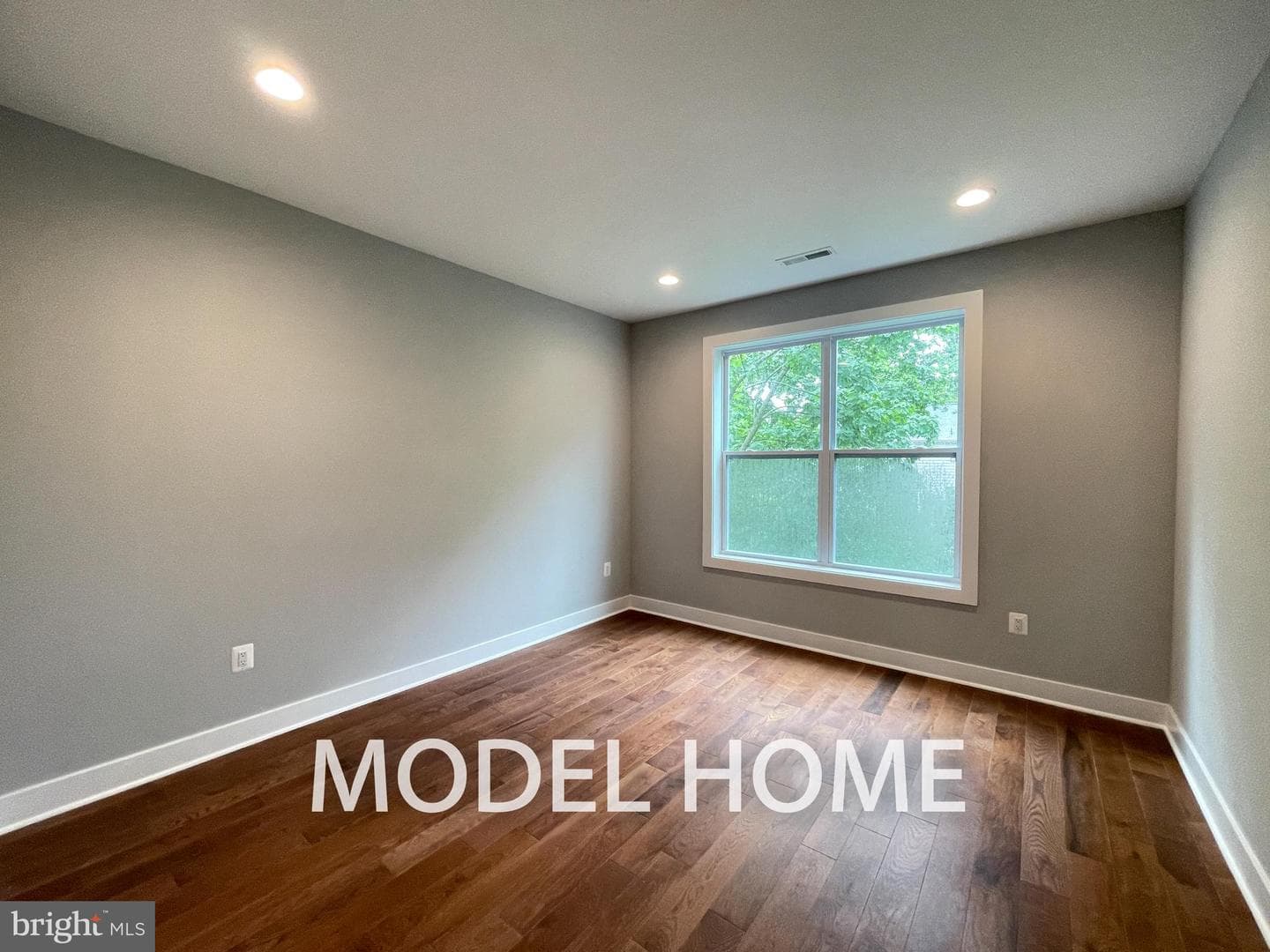 536 Walker Street SW photo 34