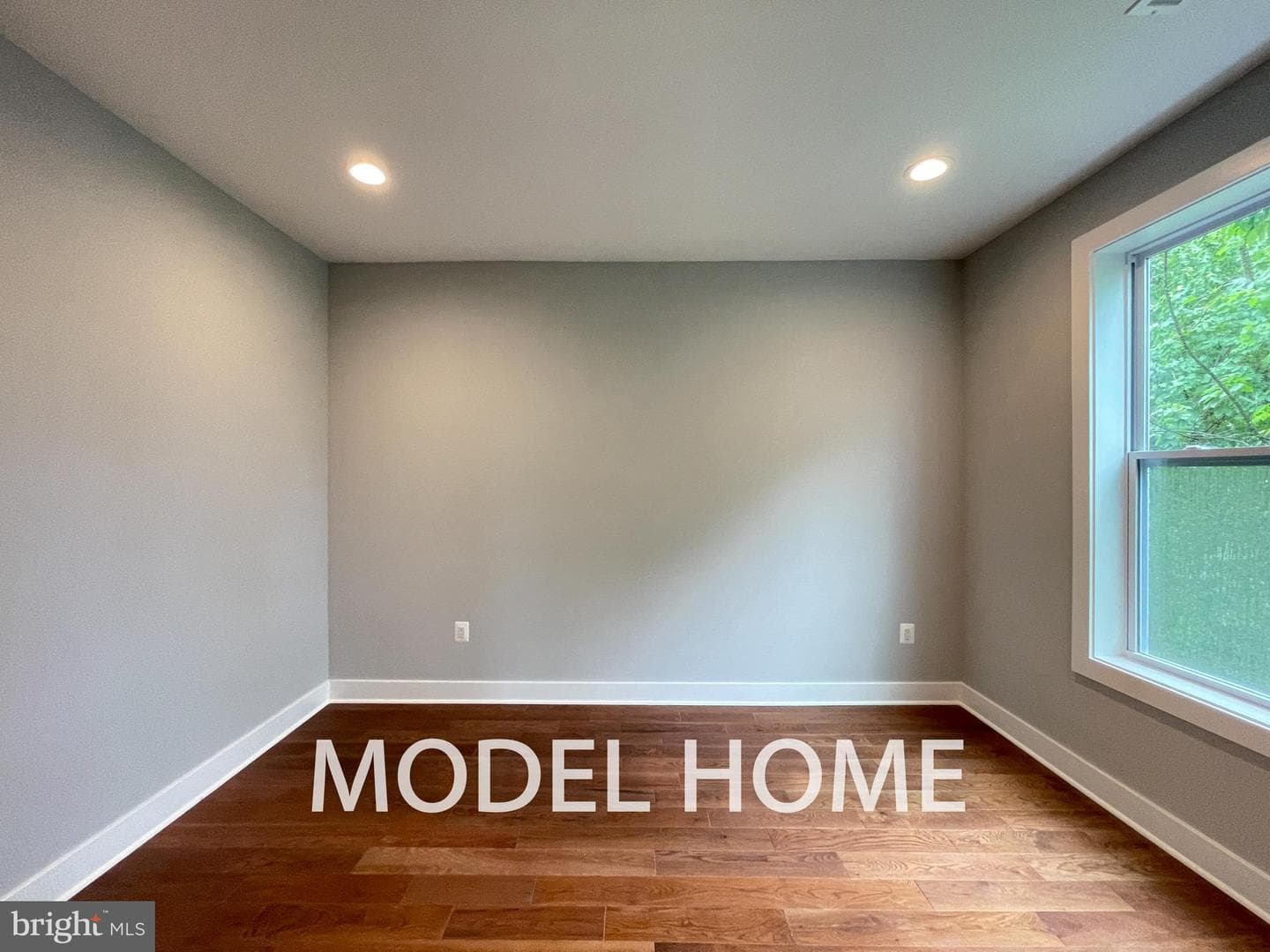 536 Walker Street SW photo 35