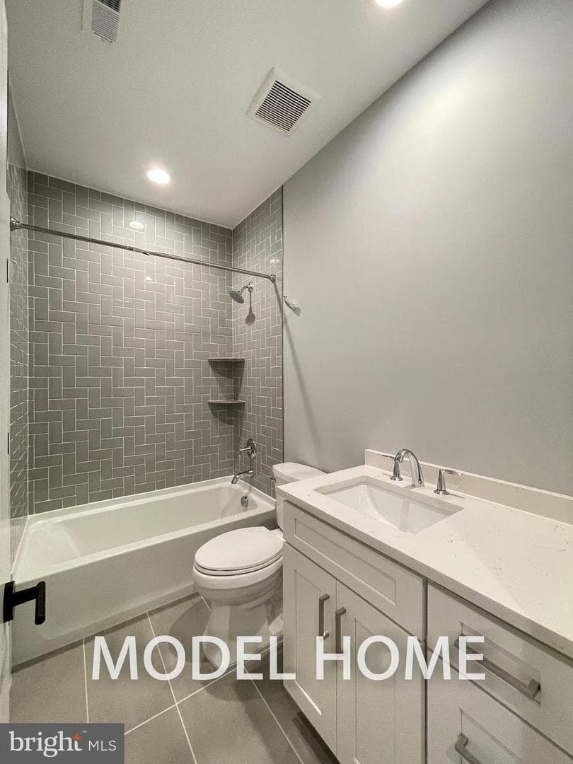 536 Walker Street SW photo 37