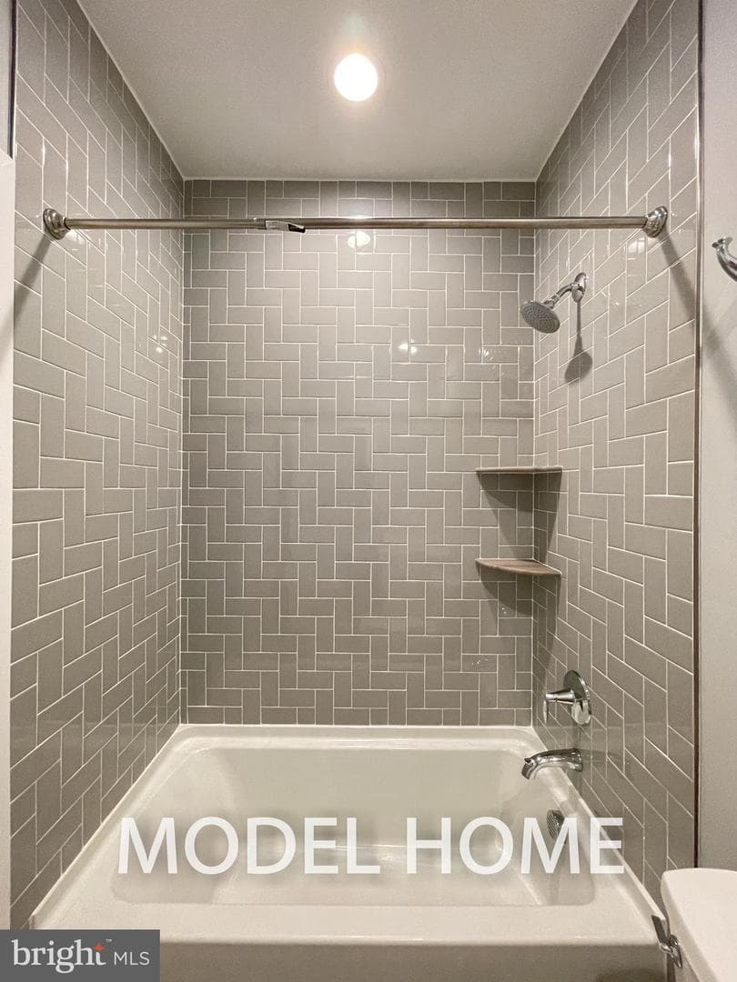 536 Walker Street SW photo 38