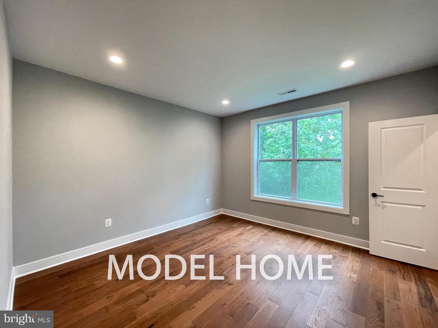 536 Walker Street SW photo 39