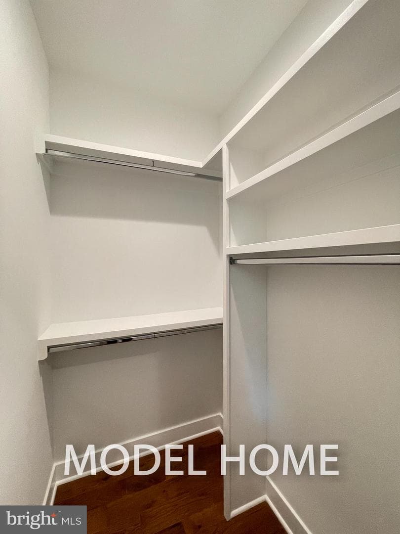536 Walker Street SW photo 41