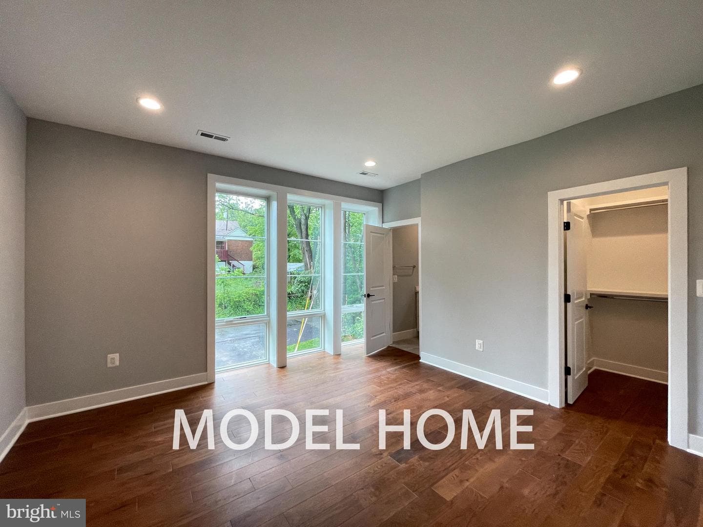 536 Walker Street SW photo 42