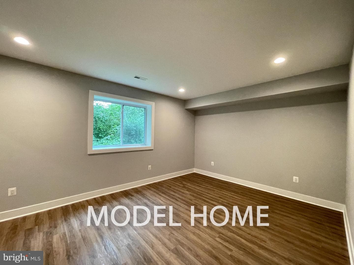 536 Walker Street SW photo 46