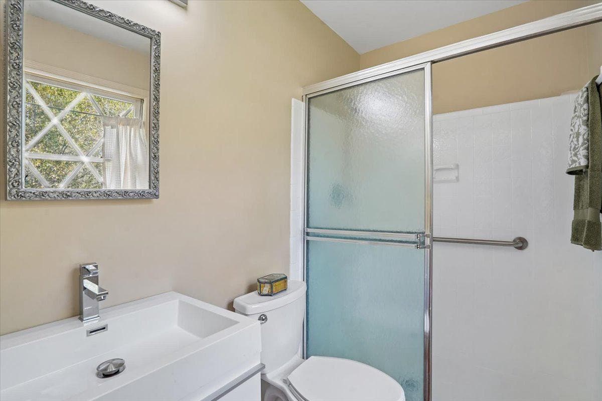 8913 Bluegate Drive photo 16