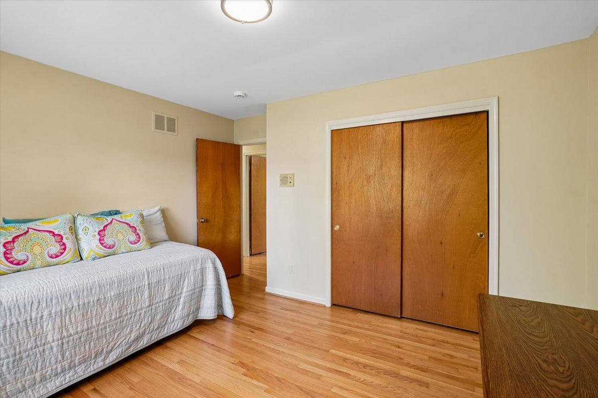 8913 Bluegate Drive photo 18