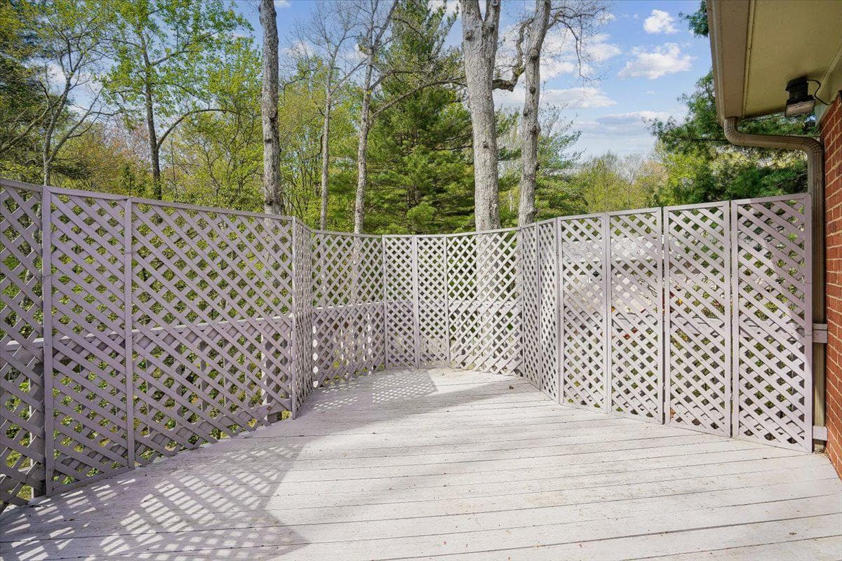 8913 Bluegate Drive photo 22