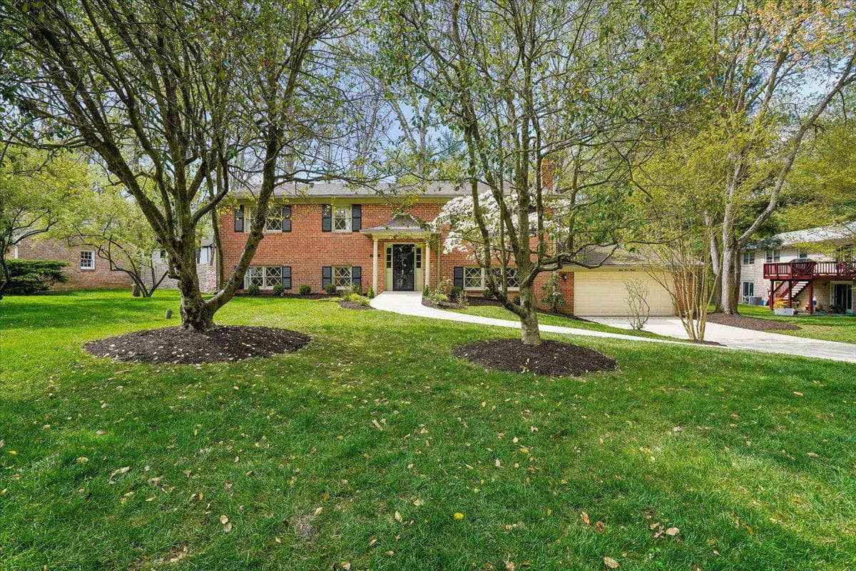8913 Bluegate Drive photo 3