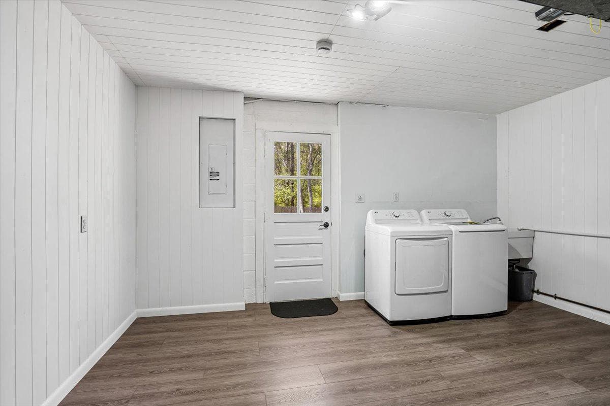 8913 Bluegate Drive photo 32