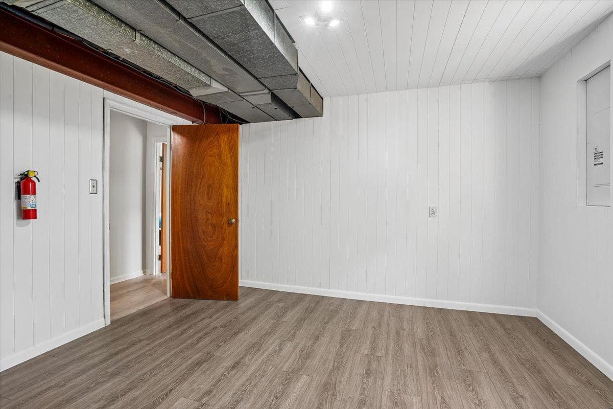 8913 Bluegate Drive photo 33