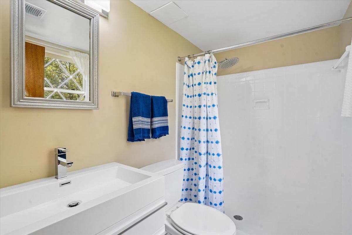 8913 Bluegate Drive photo 34