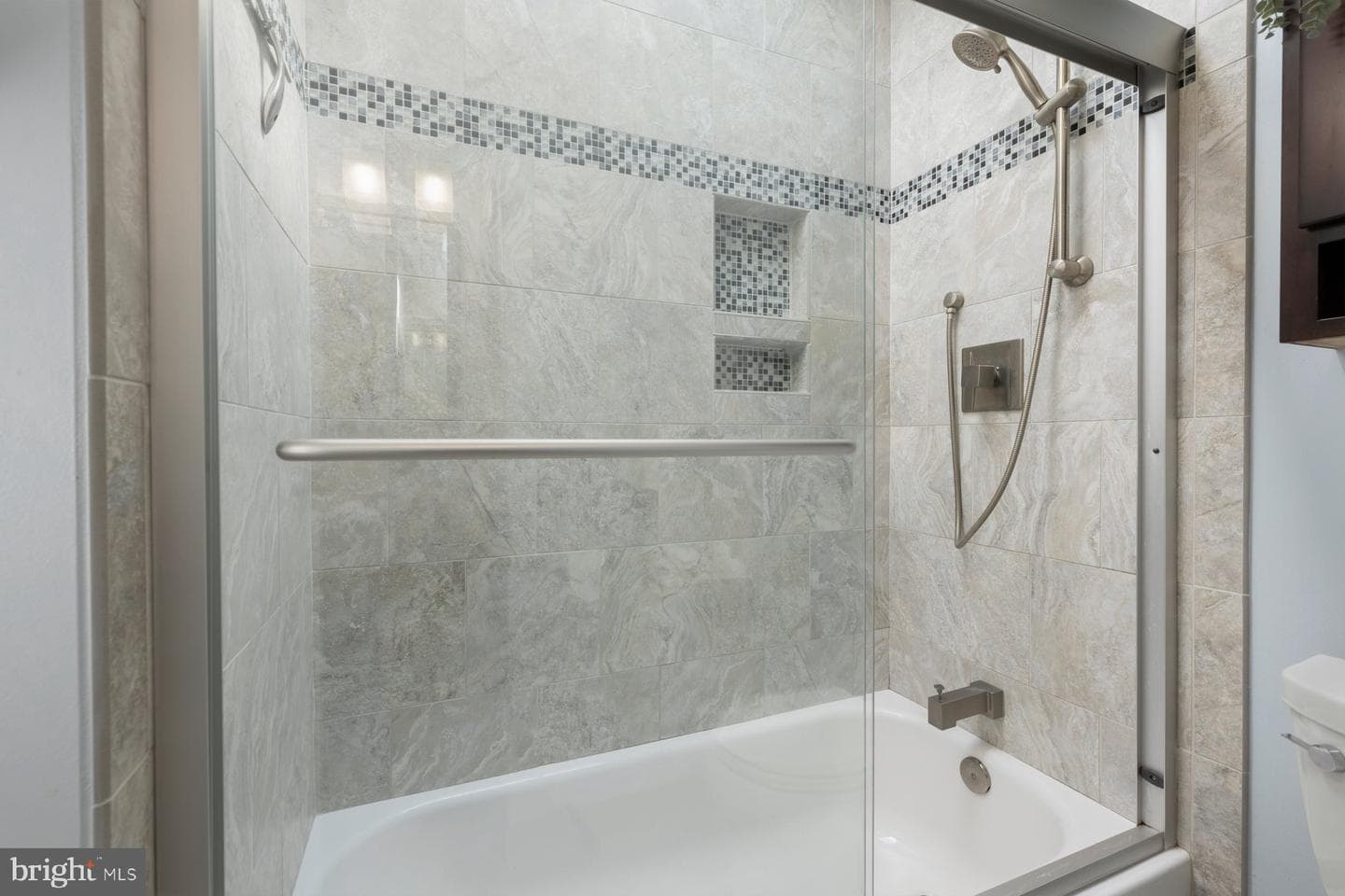 6231 Greeley Boulevard photo 18