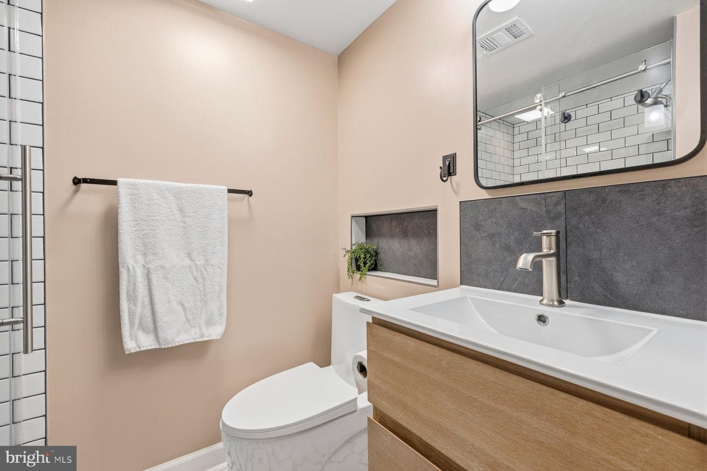6231 Greeley Boulevard photo 25
