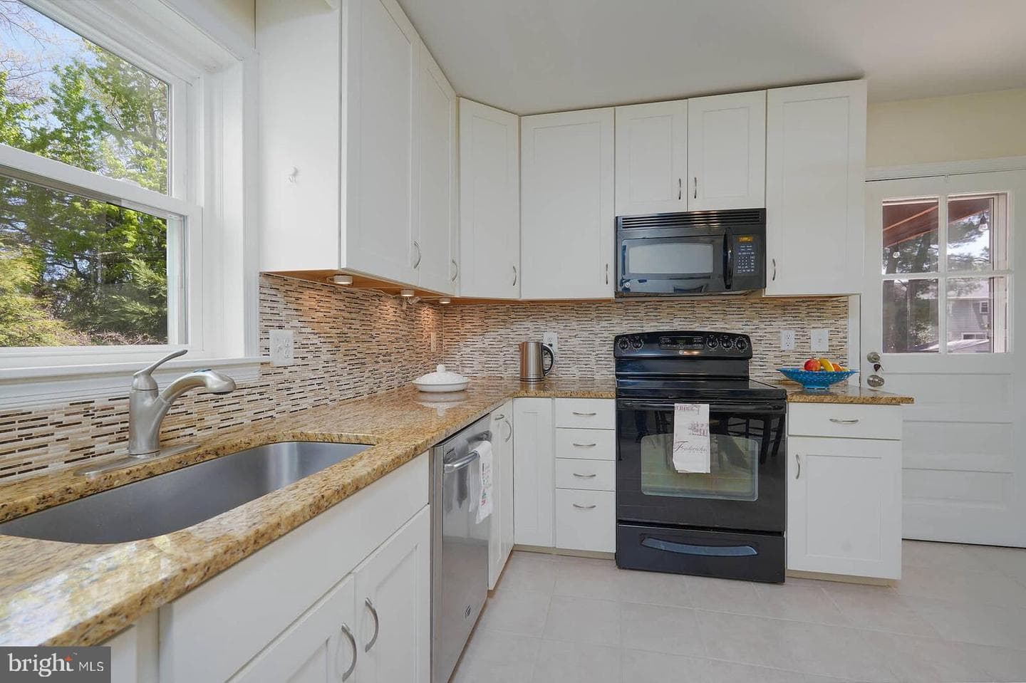 1557 Evers Drive photo 9