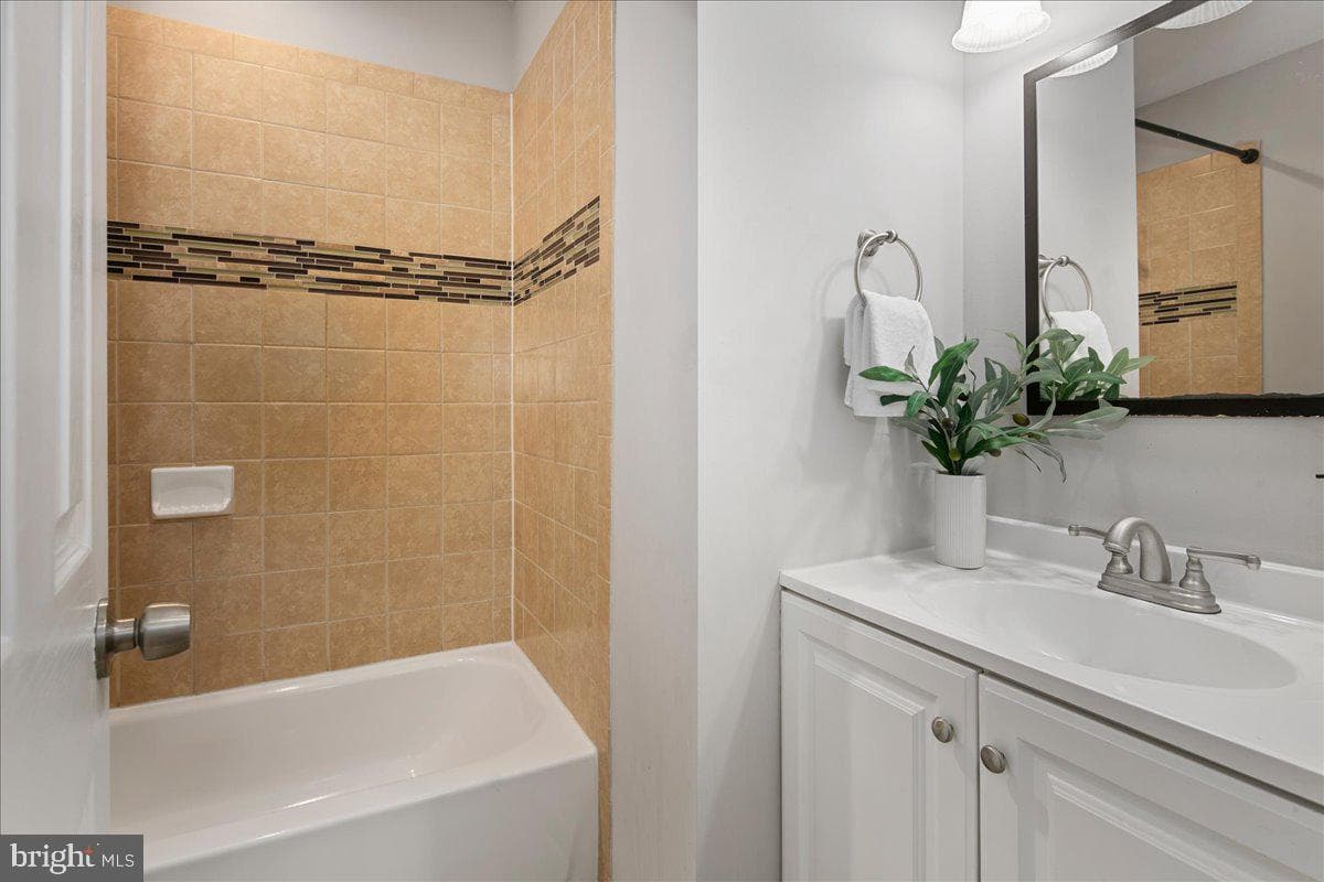 7813 Wintercress Lane photo 38