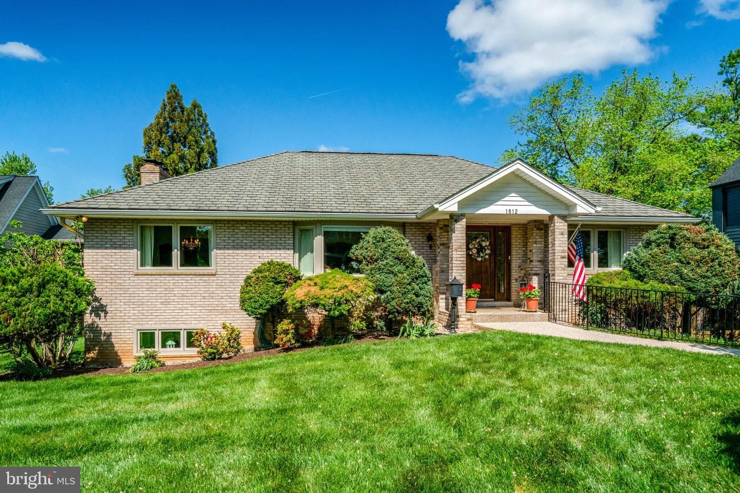 1812a Birch Road photo 2