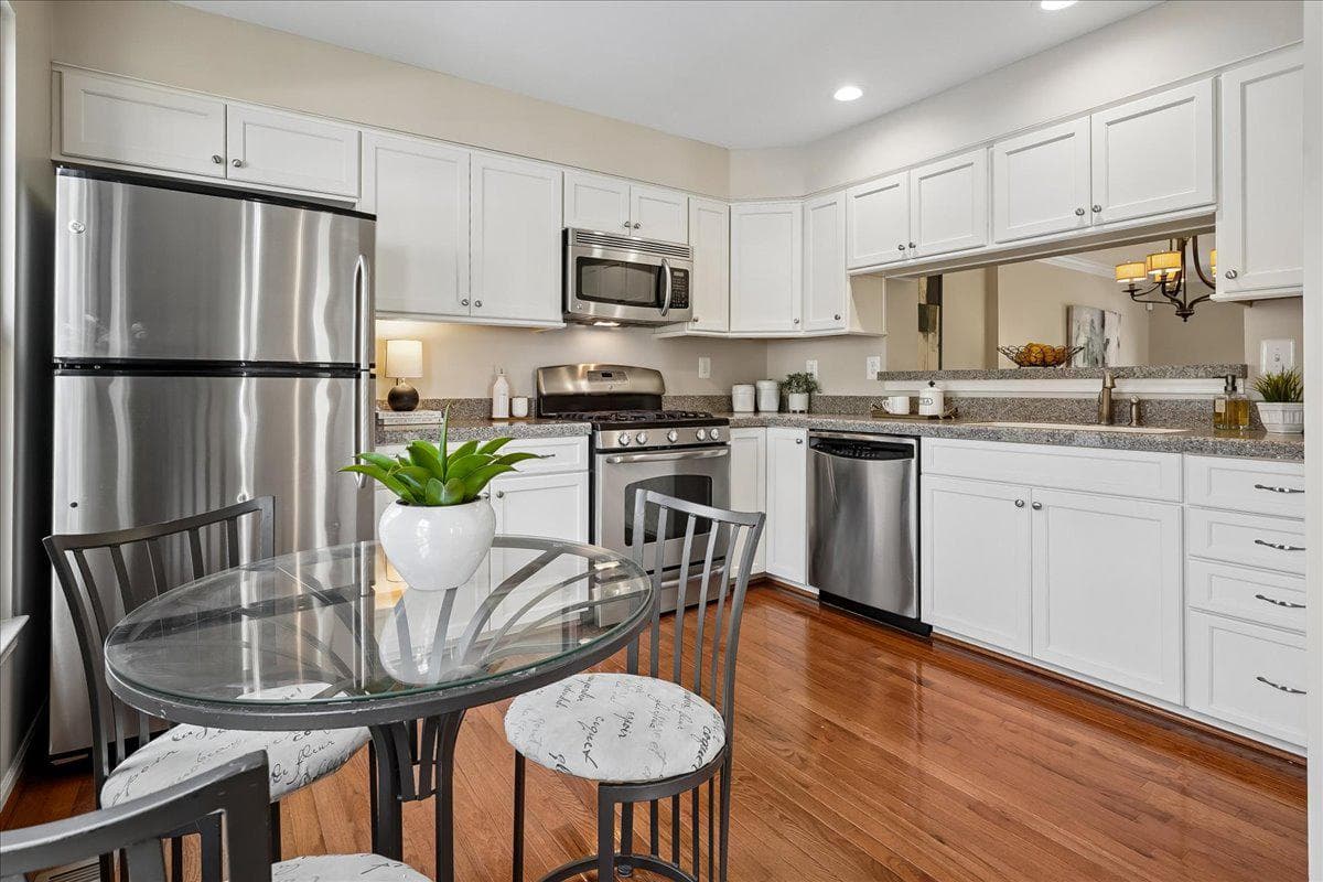 6556 Kelsey Point Circle photo 3
