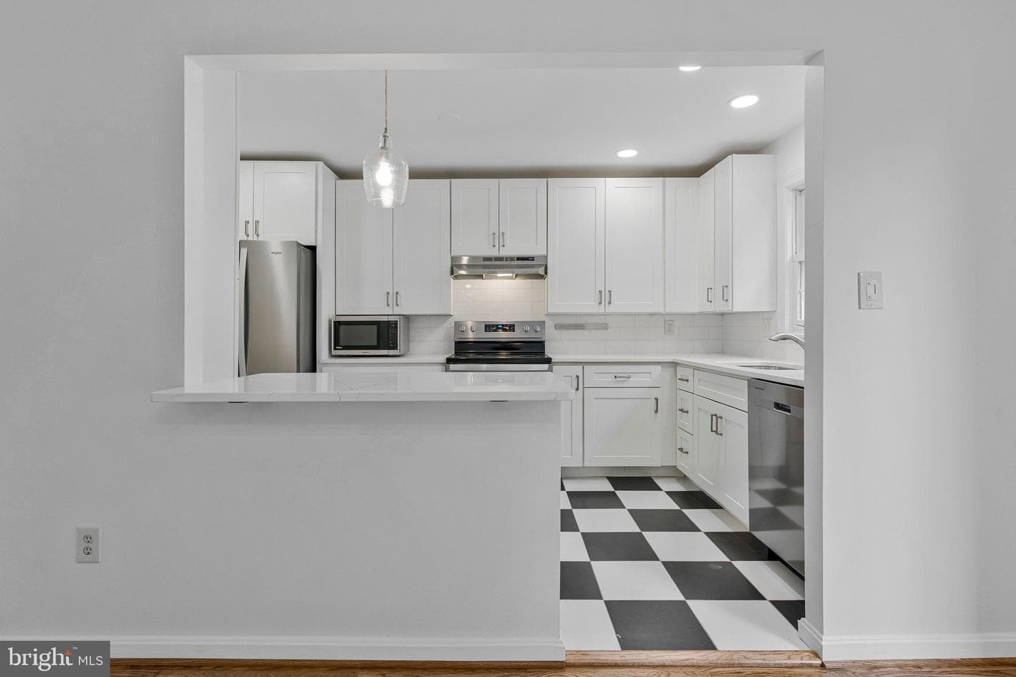 309 Center Street N photo 10