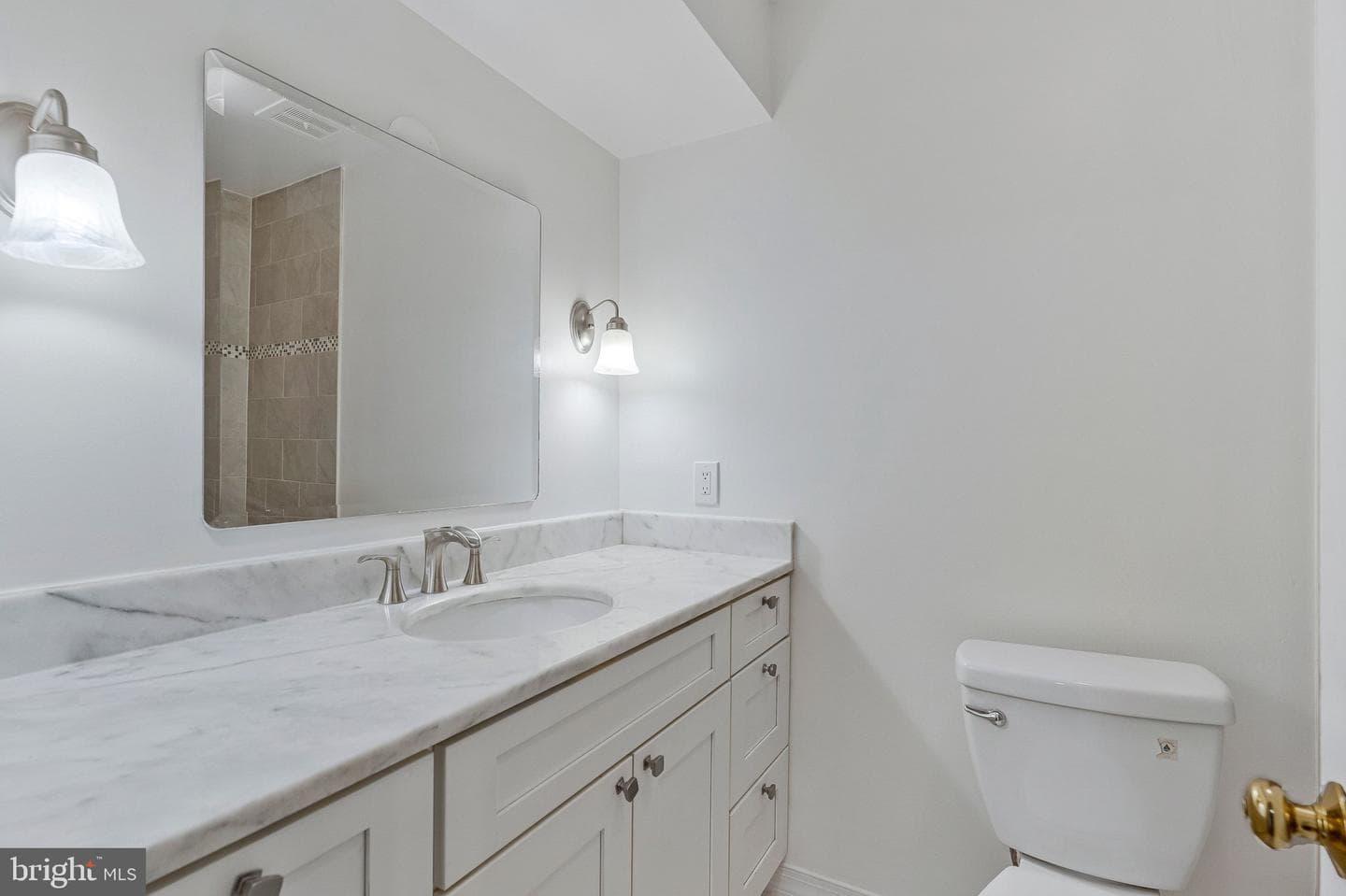 309 Center Street N photo 32