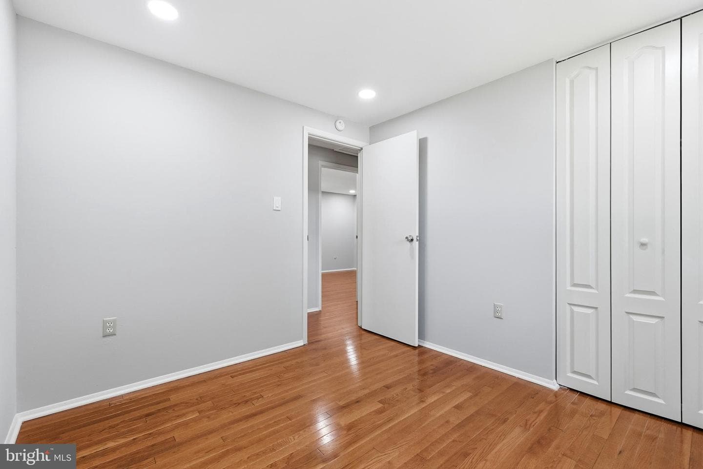 9812 Oleander Avenue photo 32