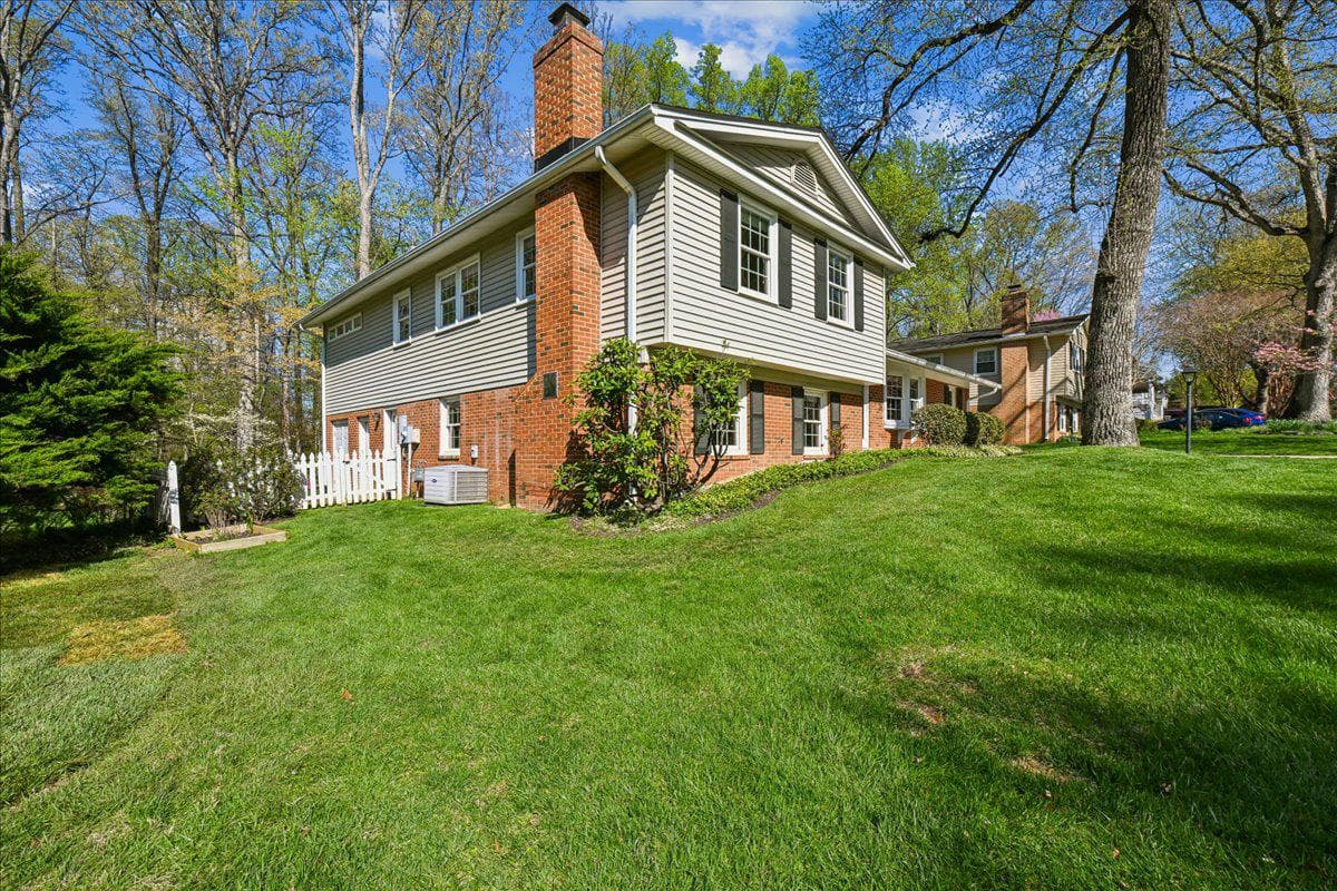 8722 Higdon Drive photo 5