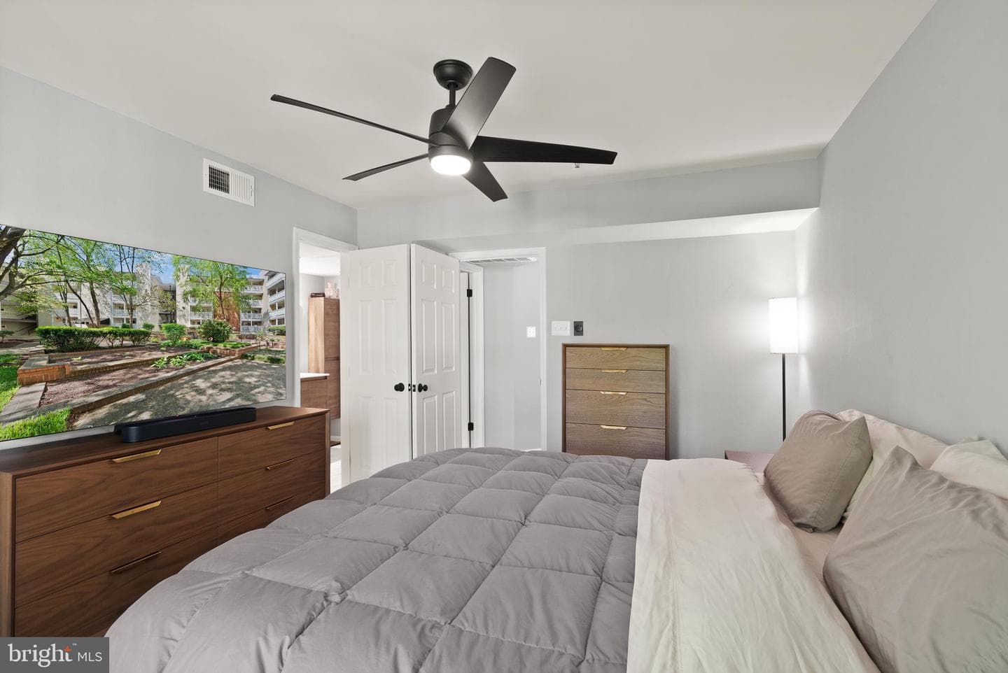1504 Lincoln Way #406 photo 23
