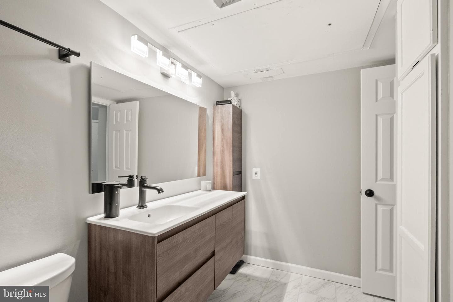 1504 Lincoln Way #406 photo 24