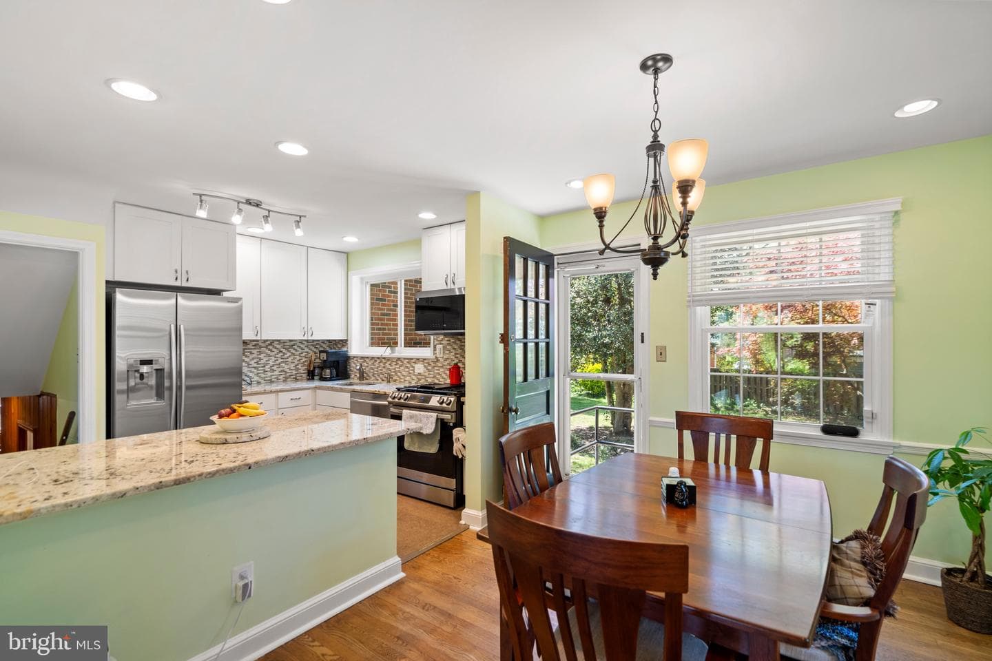 6110 Dorchester Street photo 23