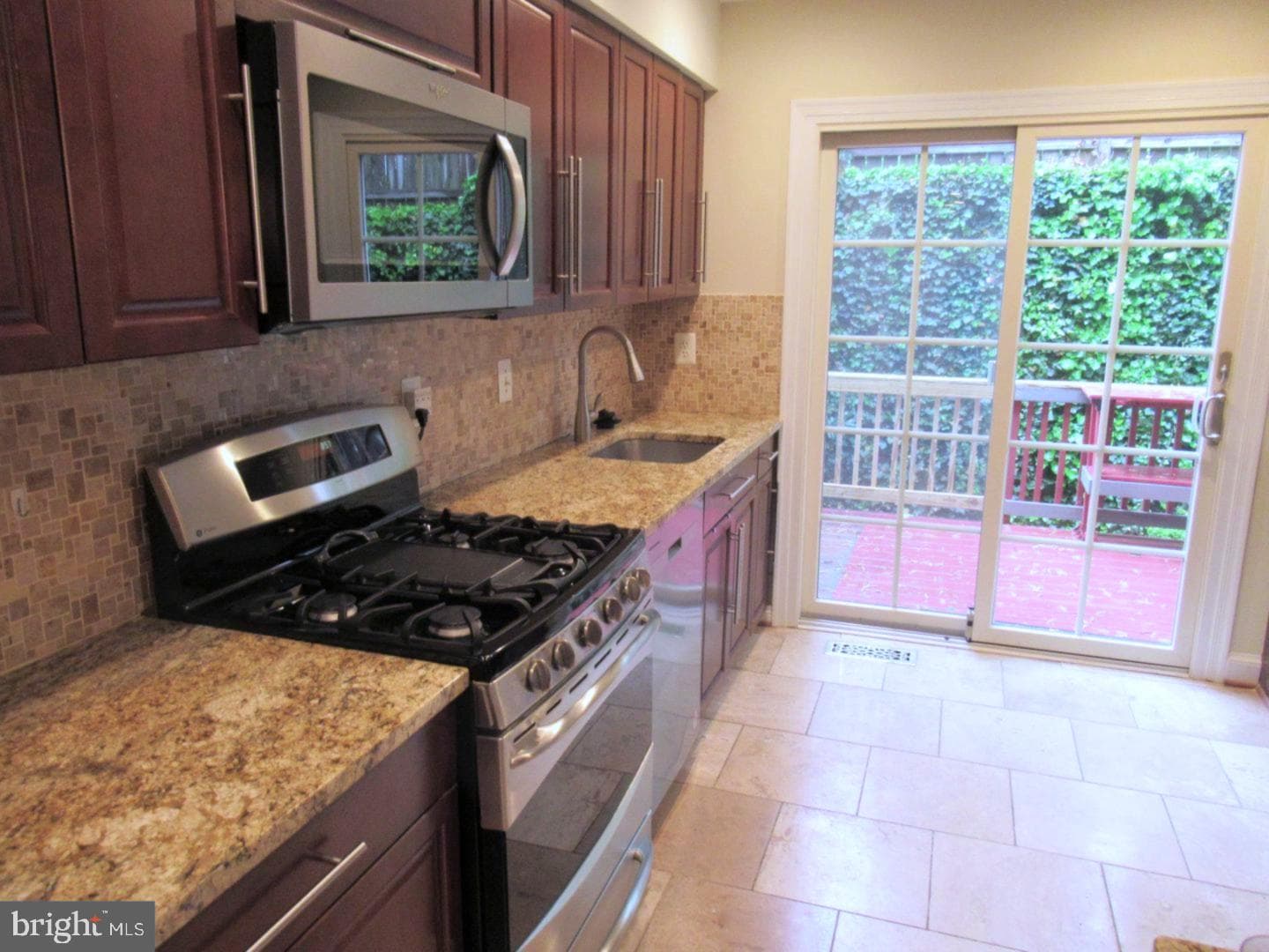 1433 Mclean Mews Court photo 8