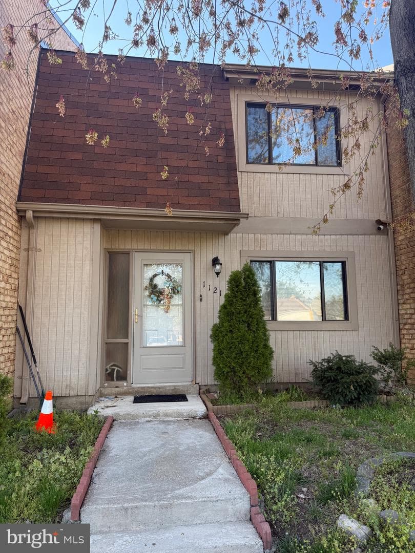 1121 Shannon Place