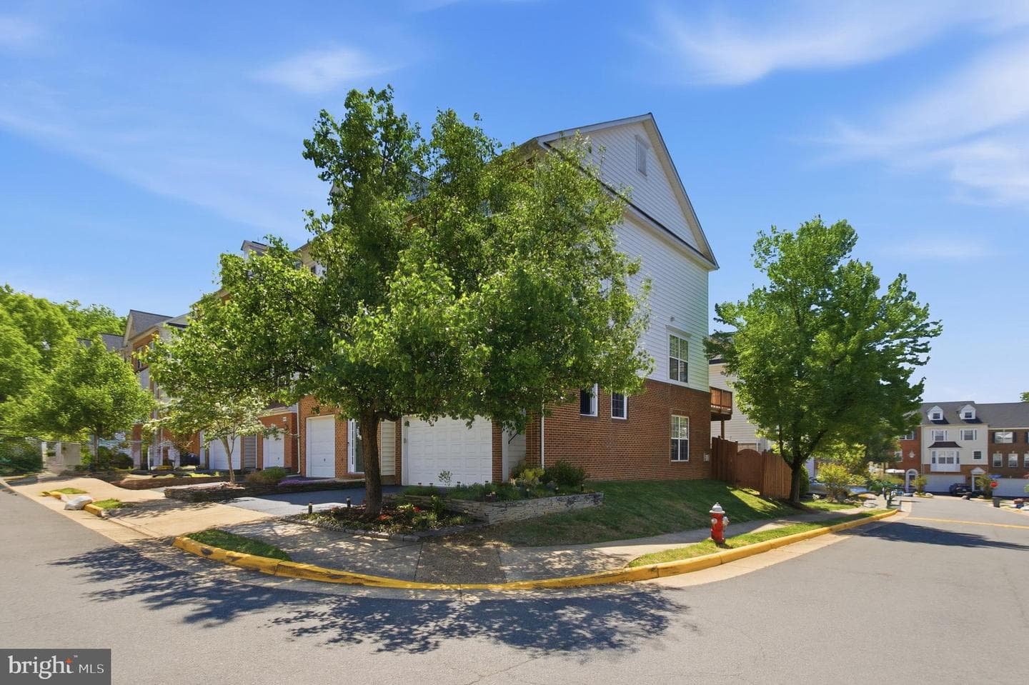 7819 Locust Leaf Lane photo 4