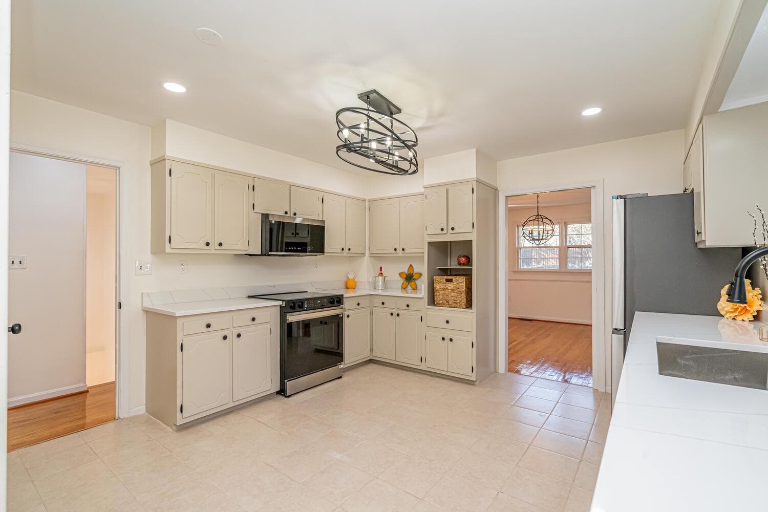3535 Memorial Street photo 13