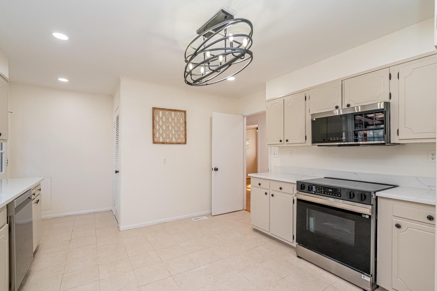 3535 Memorial Street photo 18