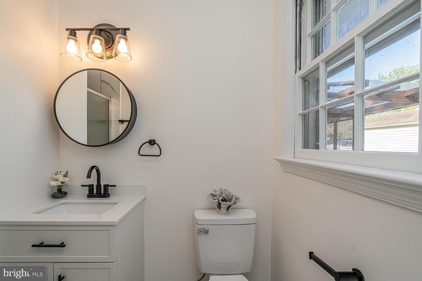 3535 Memorial Street photo 27